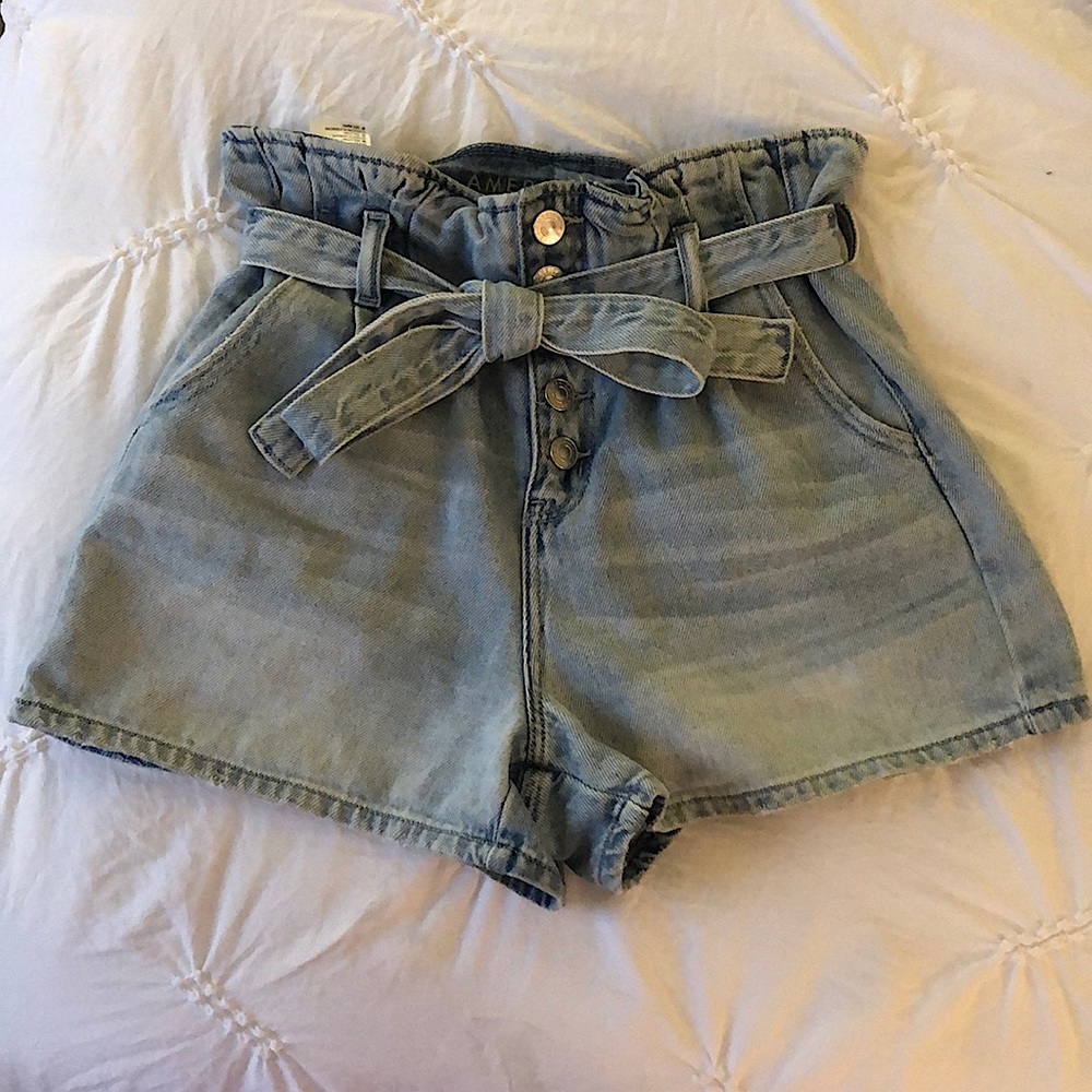 American Eagle High Waist Jean Mom Short Size 4